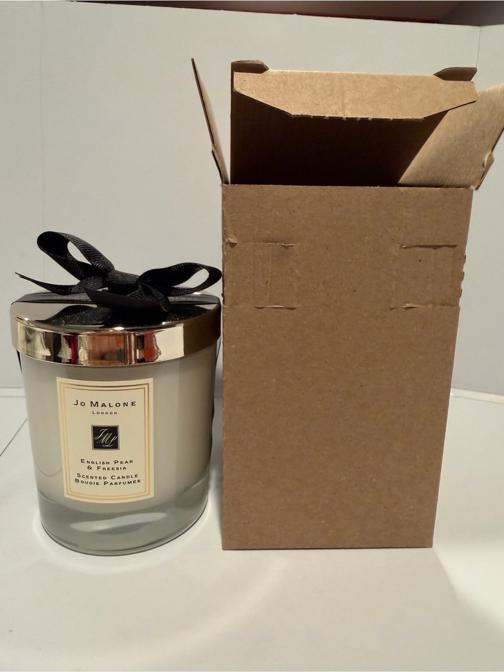 Jo Malone London English Pear & Freesia Scented Candle Full Sz 2.5"/200g - Picture 6 of 7
